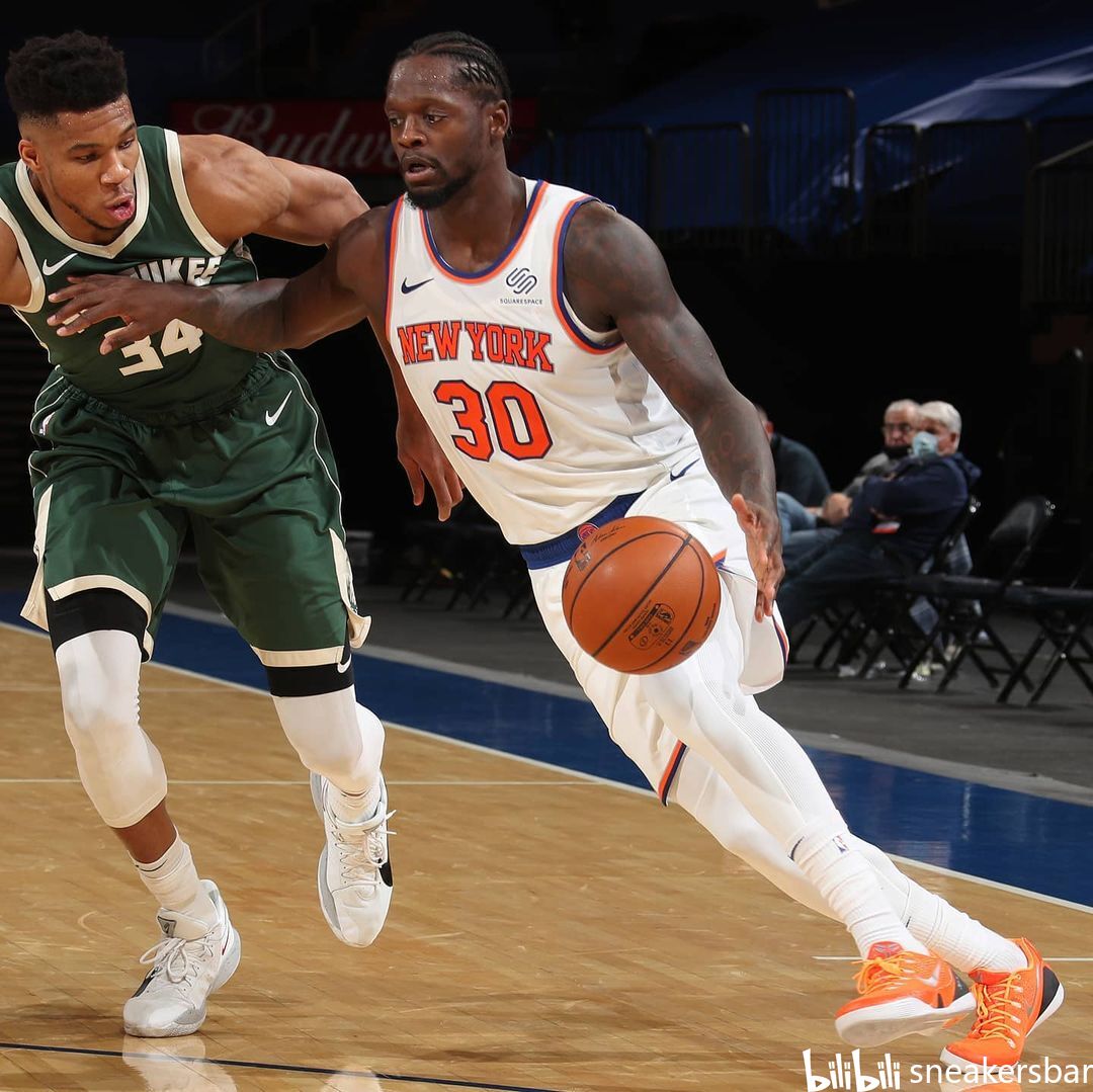 官方海报中 官方海报中