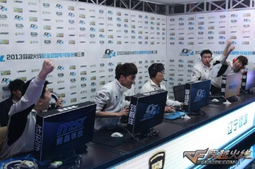 她用一个高 她用一个高